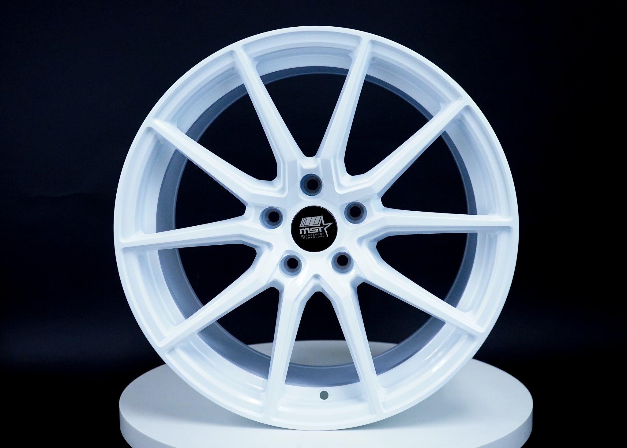 Delta Alabaster White 18x8.5 5x114.3 Offset +35 | MST Wheels
