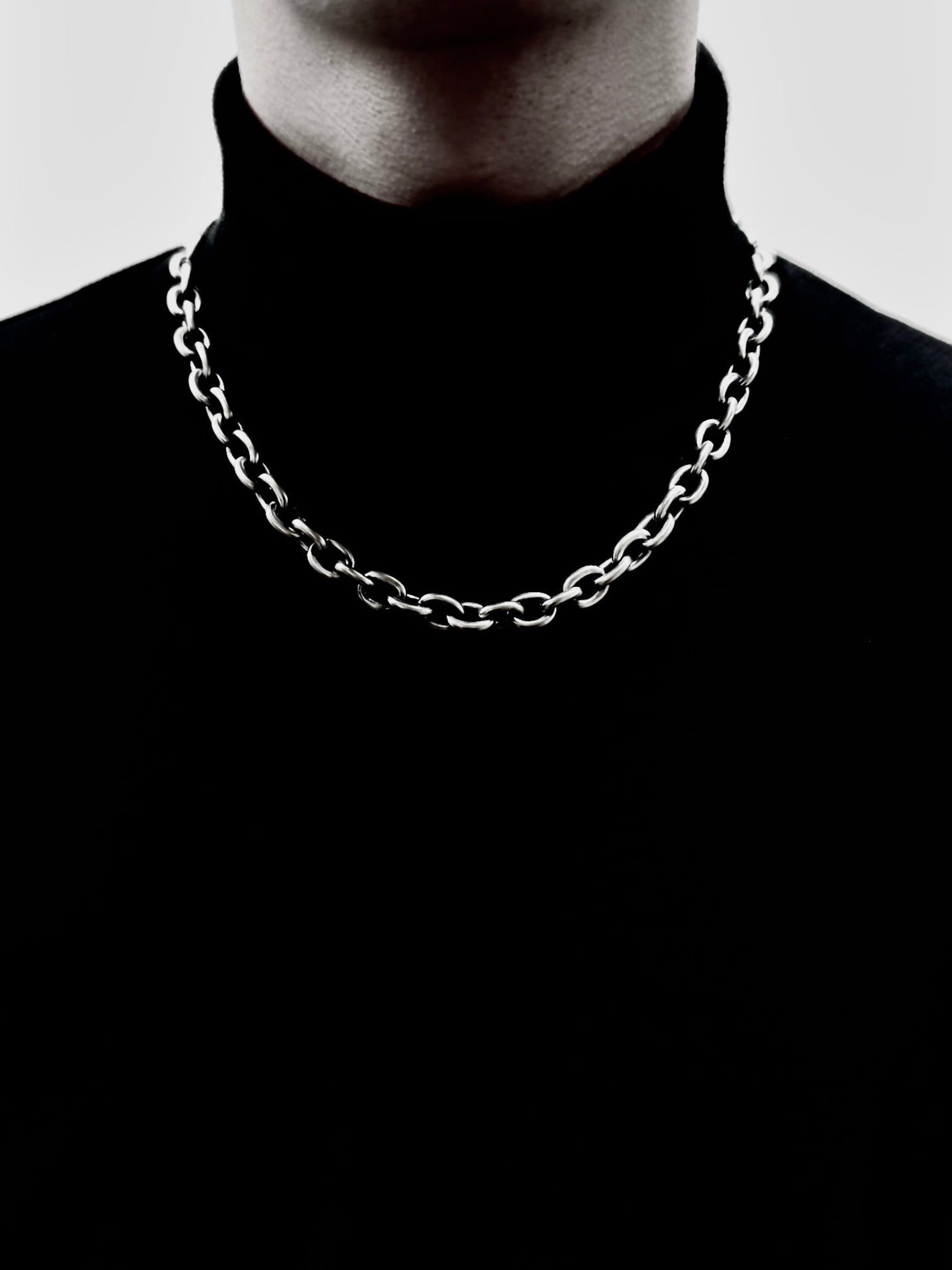 OVAL LINK CHAIN NECKLACE