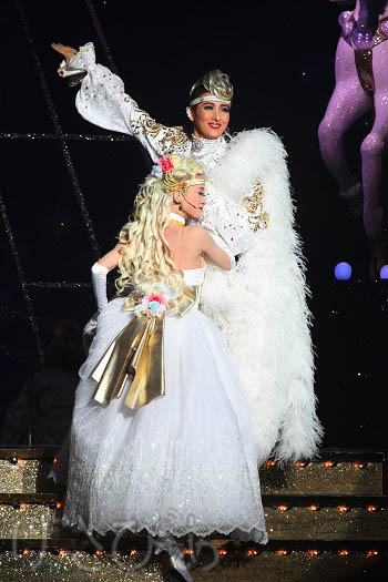 珠城りょう、トップお披露目東京公演開幕「組の皆を照らすような大きく