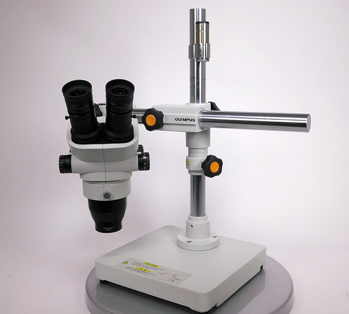 オリンパスズーム式実体顕微鏡【SZ61-60+ユニバーサル架台】 倍率