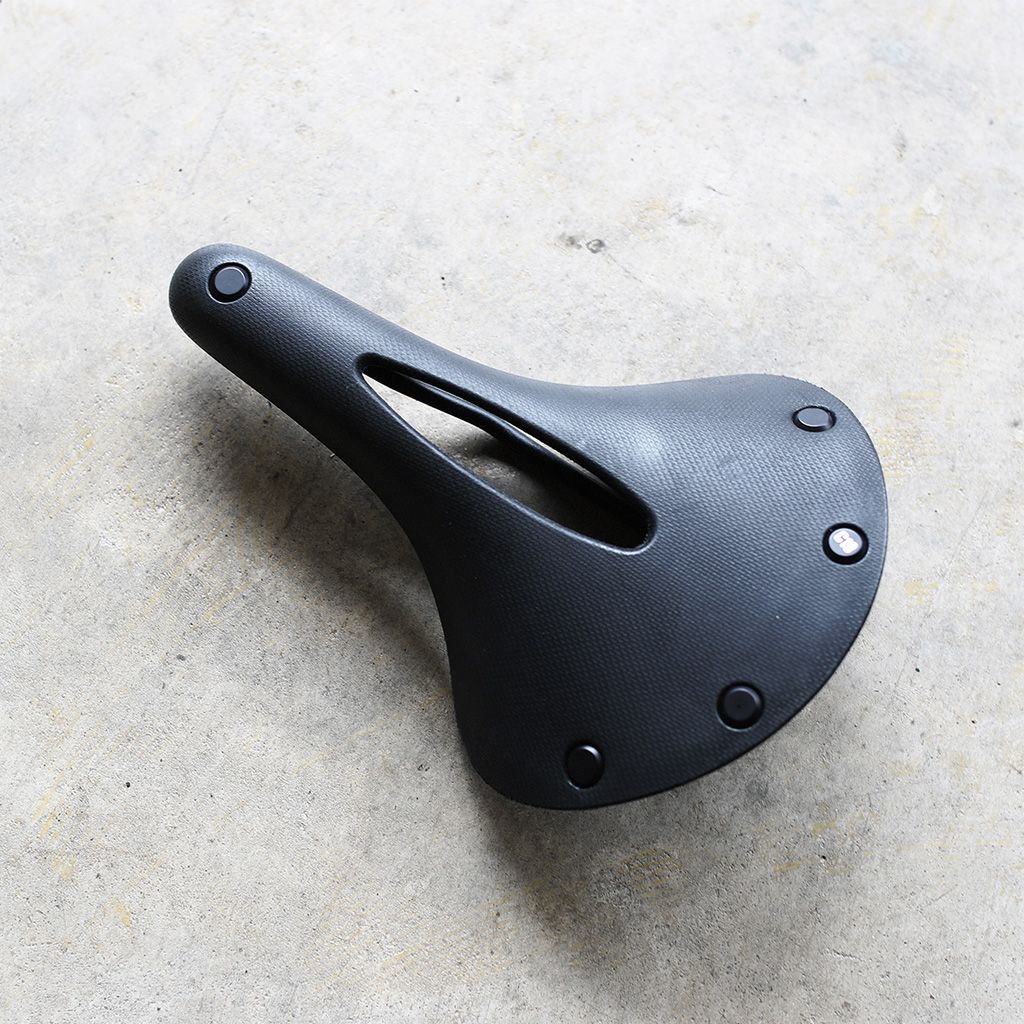 BROOKSのサドル、Cambium C19 Carved All Weather - 自転車通販