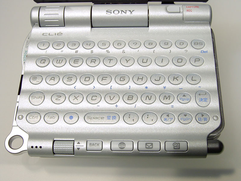 Mobile：写真で見る、クラムシェルCLIE「PEG-UX50」