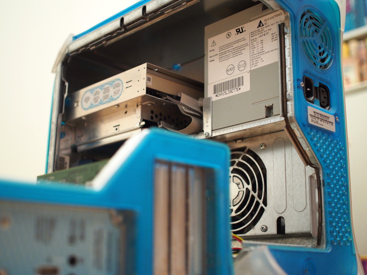 On the Blue and White Power Mac G3 - 512 Pixels