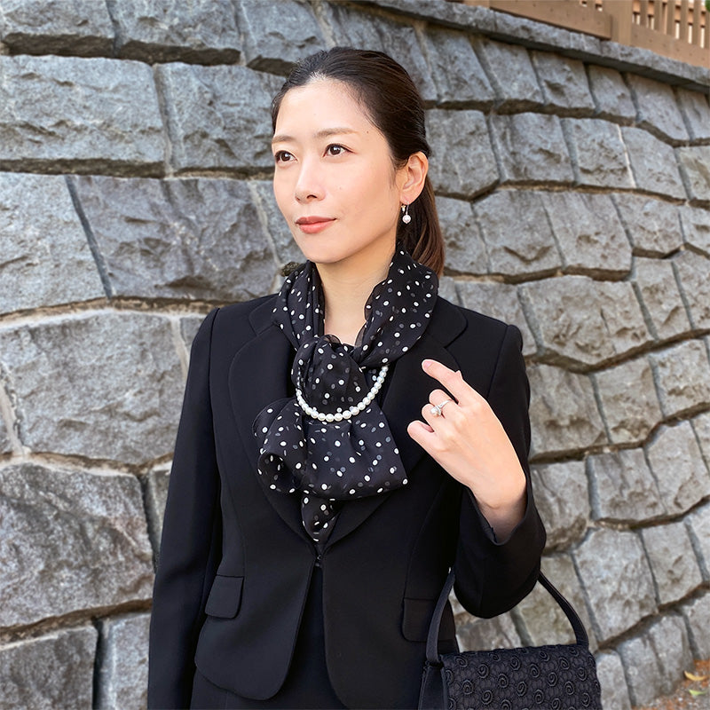 希少品 ほぼ未使用 アラキユウ シルクスカーフ 黒 希少品 ほぼ未使用