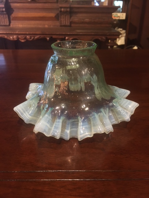 アンティークのヴァセリンガラスシェード（ウランガラス）のご紹介です