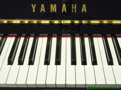 中古ピアノ ヤマハ(YAMAHA U1D) しっかりとした作りになっていて安定