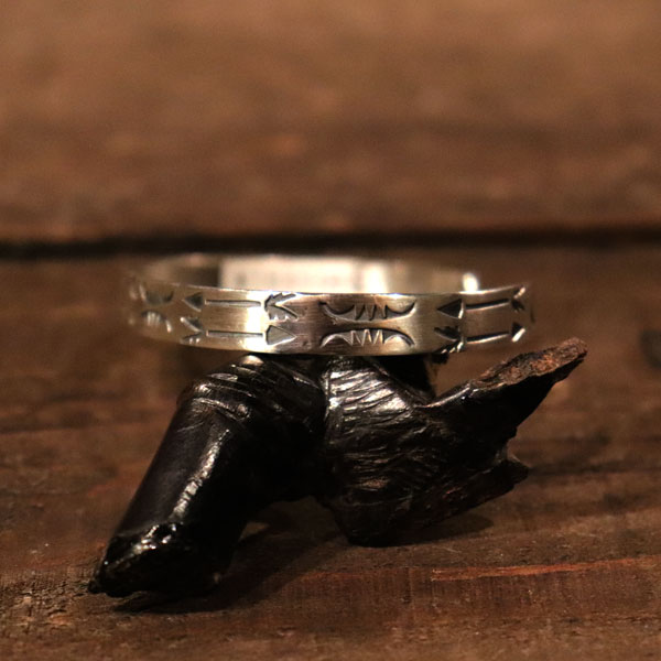 アクセサリー ＞ インディアンジュエリー ＞ バングル ＞ アーノルド