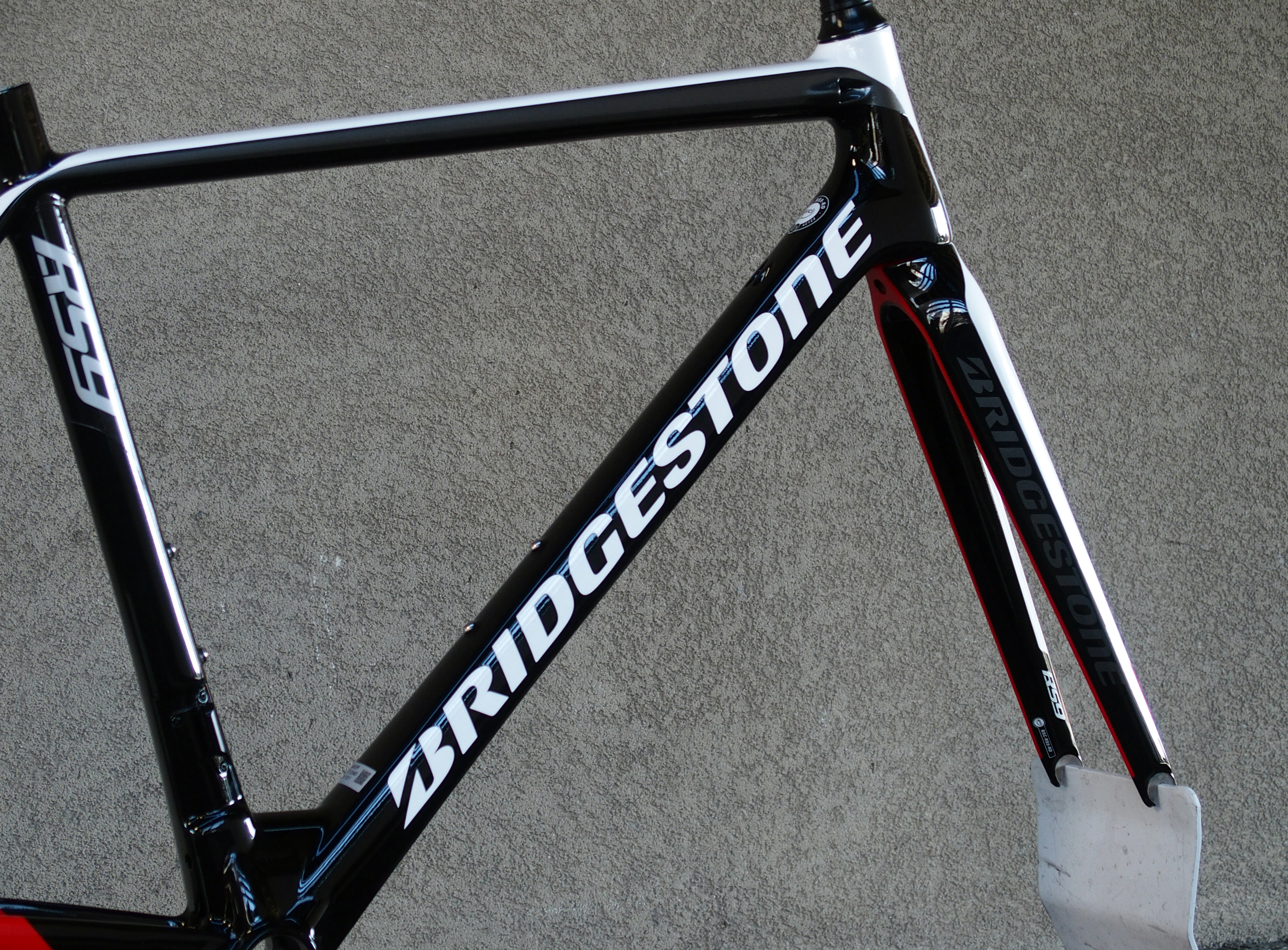 BRIDGESTONEロゴを纏ったオリンピックカラーの限定車が登場。ANCHOR