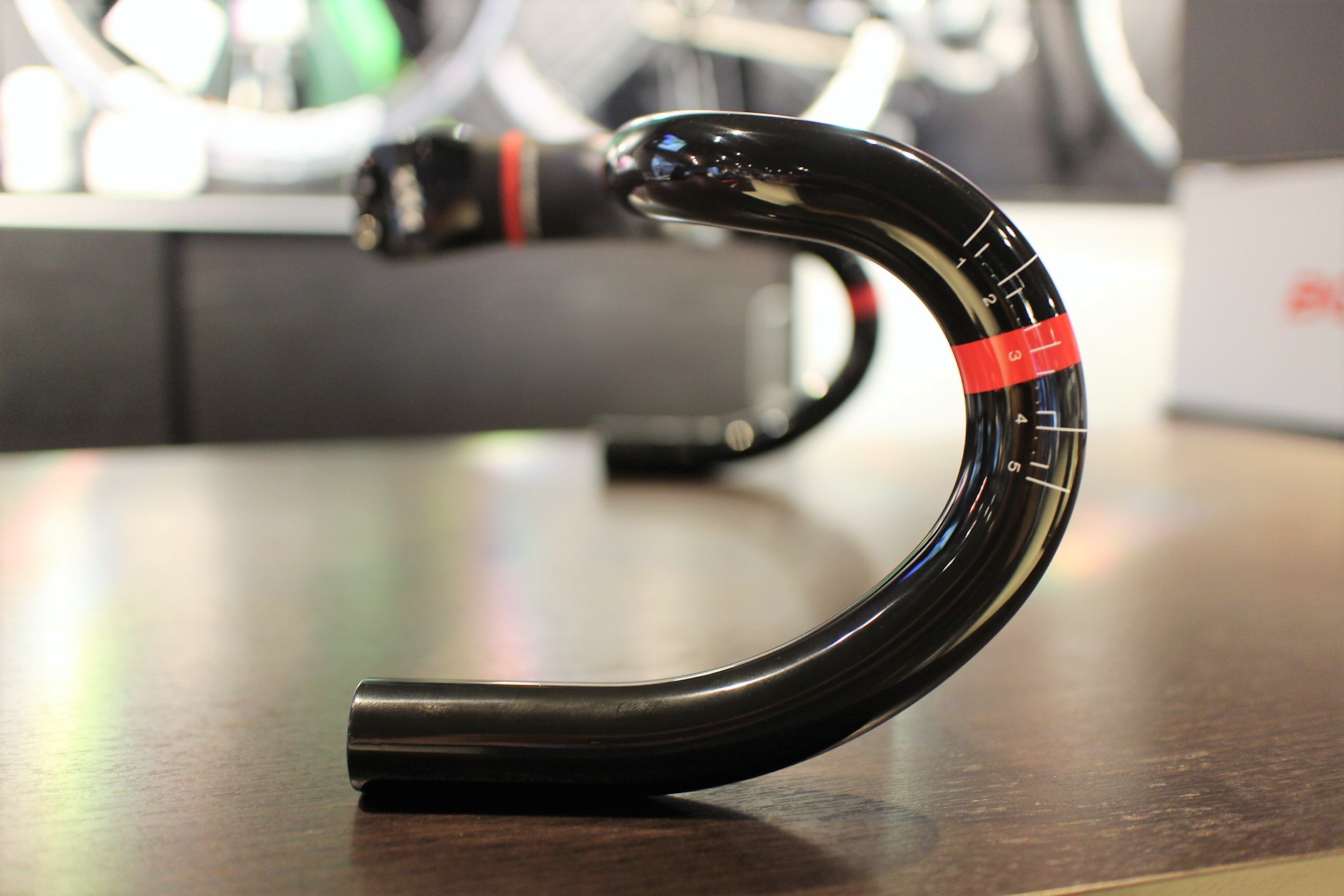 ボントレガー「XXX Integrated Bar/Stem」ステムハンドル一体型で超