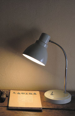 後藤照明さんの手作りデスクライト