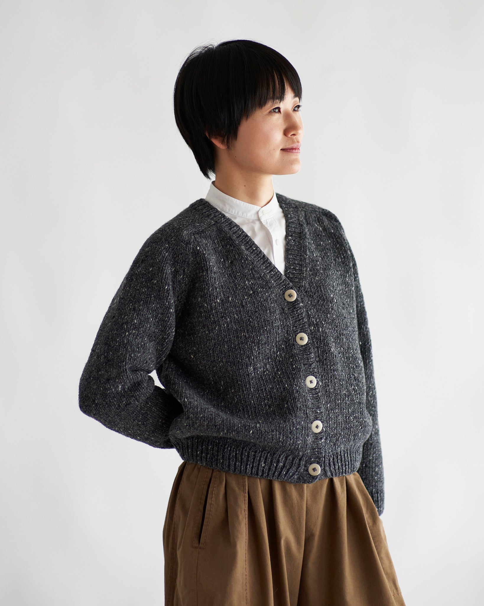 Vネックカーディガン マーブルグレー(hand knitting machine + hand