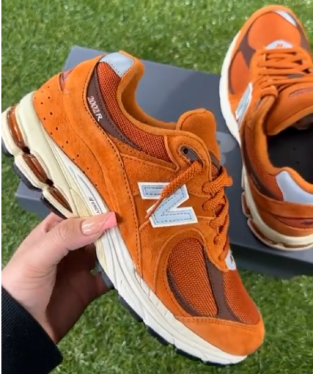 New Balance 2002R 