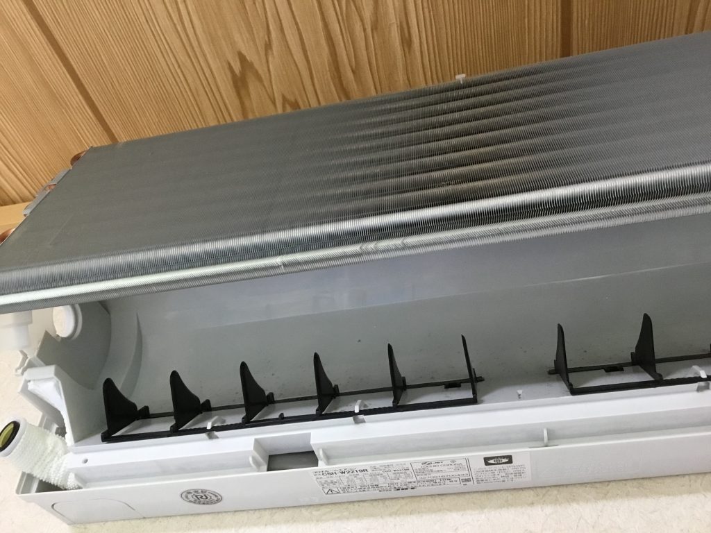 コロナ製エアコン CSH-W2219Rの壁掛け完全分解クリーニング - 天佑