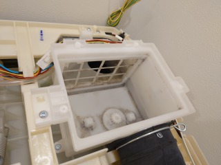 シャープ、ドラム式洗濯機(ES-W112)、横浜市神奈川区で分解清掃