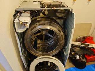 パナソニック、ドラム式洗濯機(NA-VX9600)、横浜市都筑区で給水弁交換