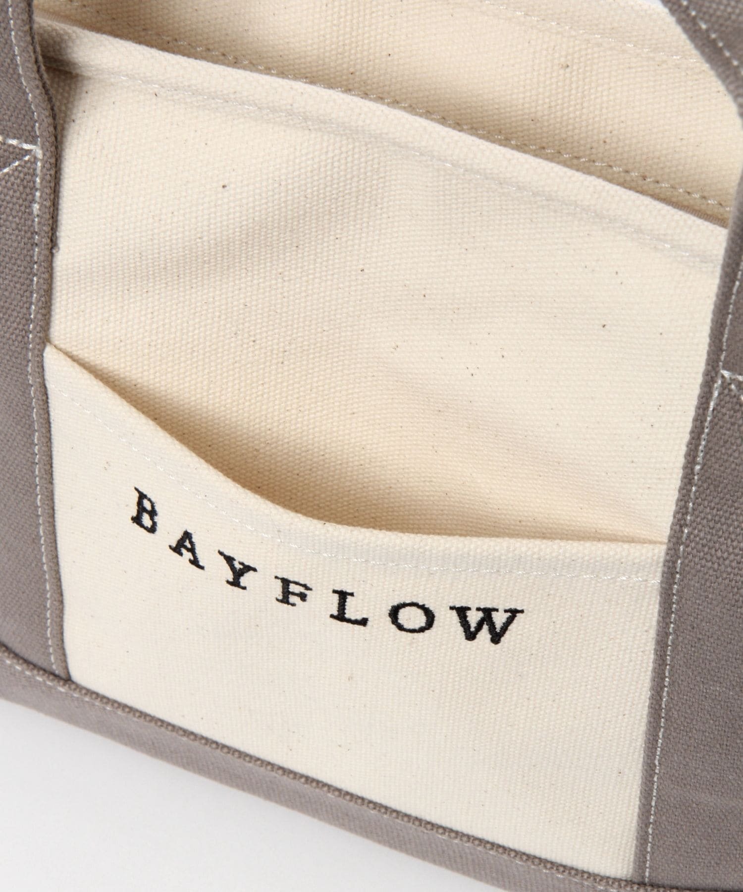 BAYFLOW｜[ファスナー付きで安心]ショルダーZIPロゴトート Sサイズ