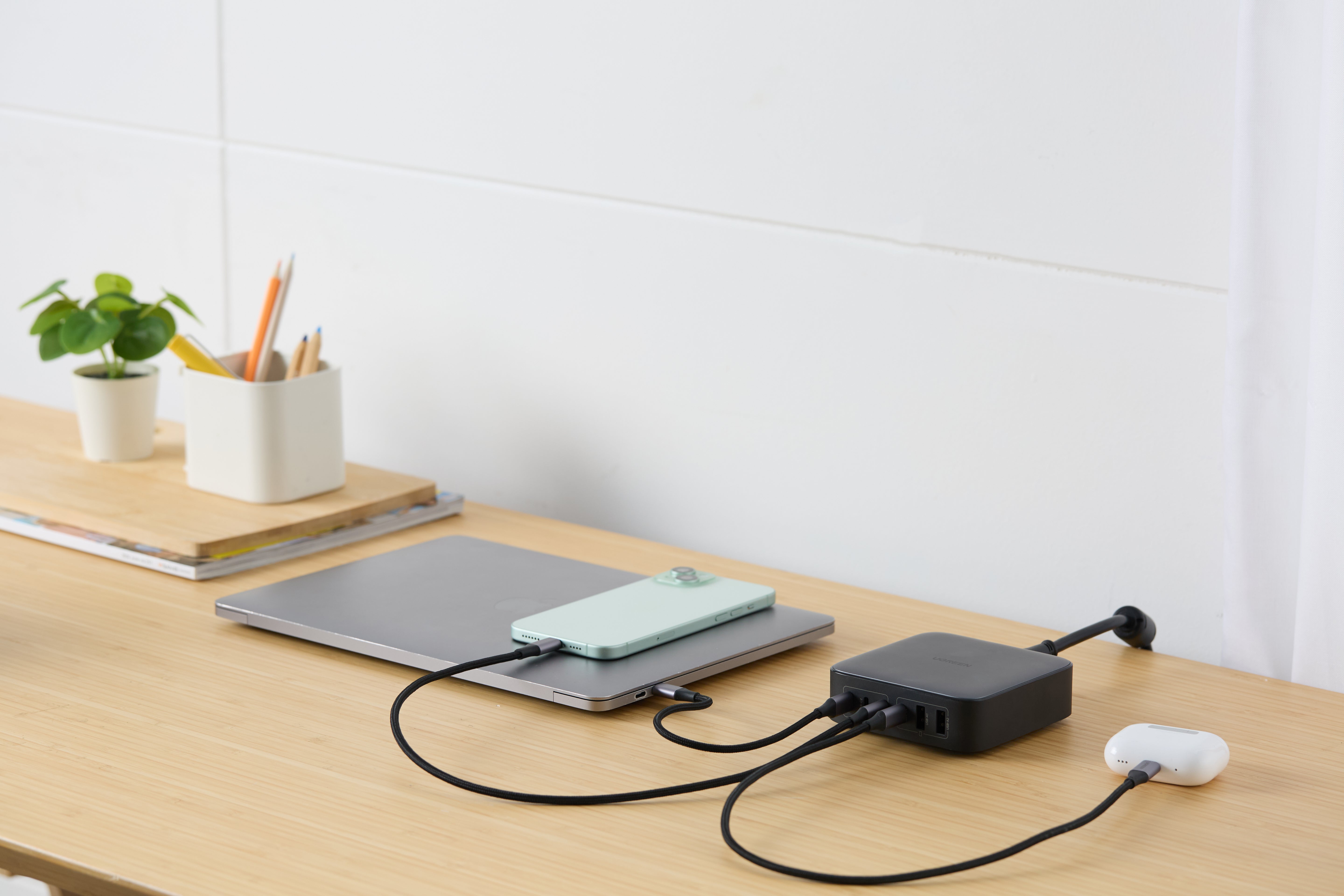 UGREEN PD充電器200W 6ポート卓上USB-C急速充電器