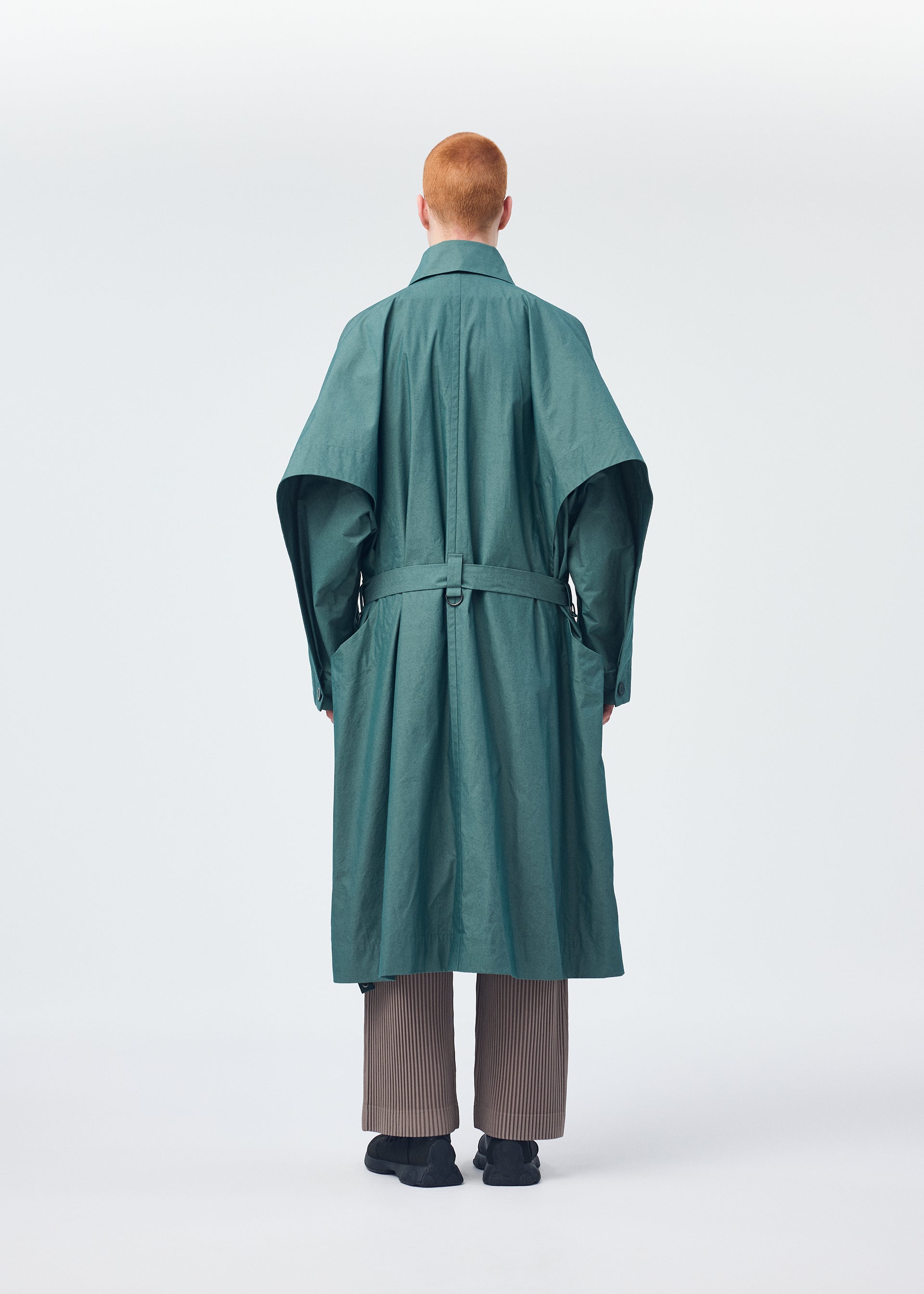 CAVITY COAT Coat Black – The official ISSEY MIYAKE ONLINE STORE