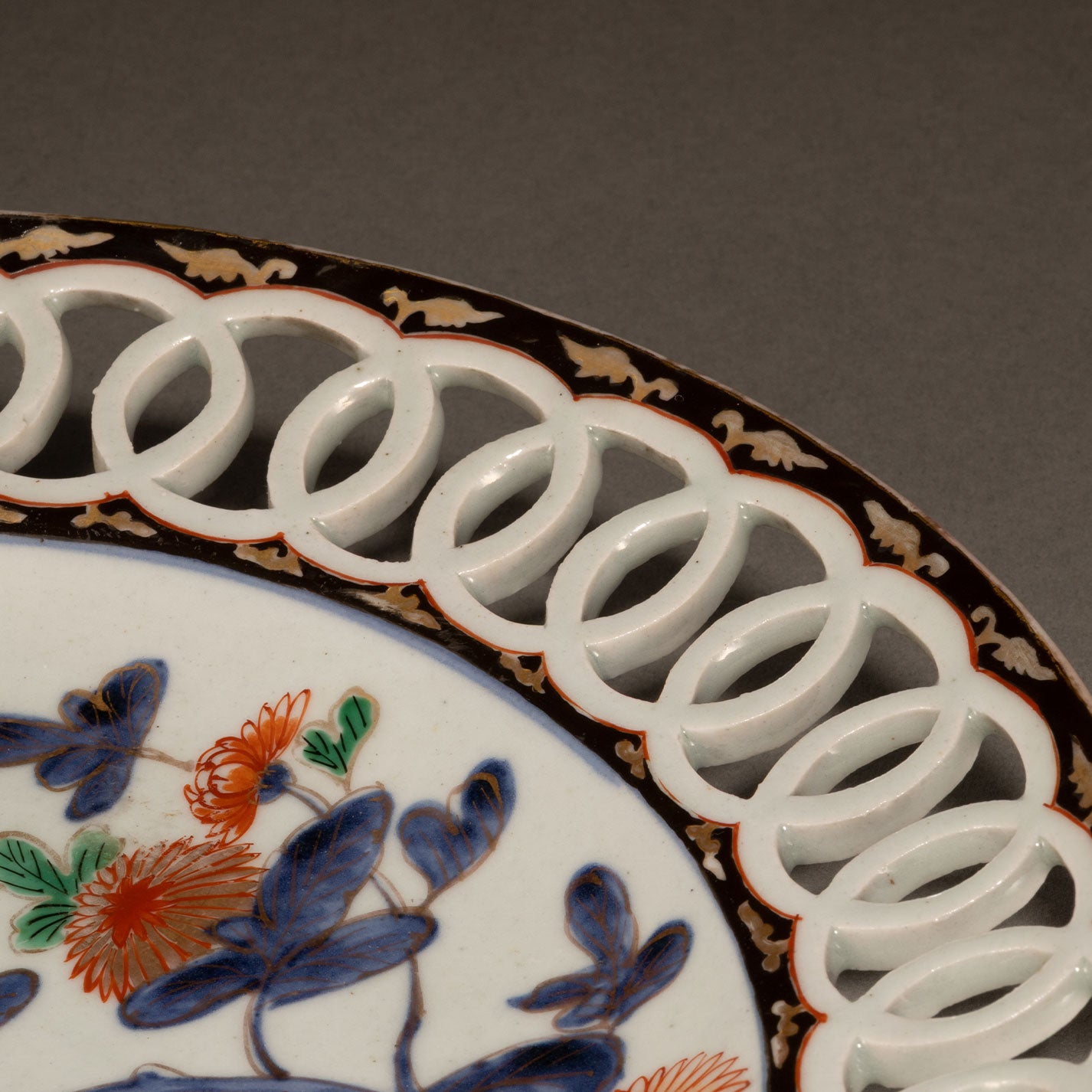 古伊万里錦手菊花文輪繋透皿 – Uni-art Gallery