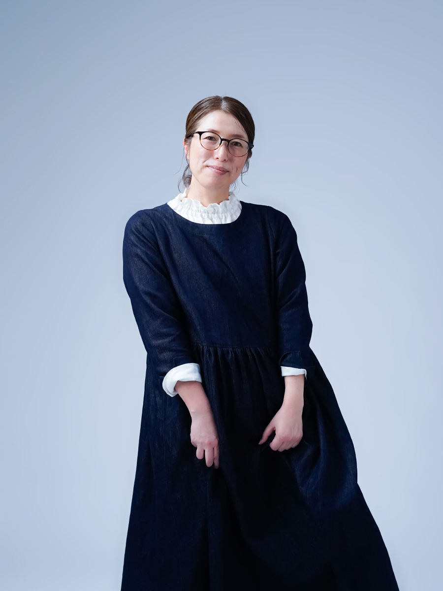 リネンデニムワンピース】歩くとフワッと広がる ギャザードレス