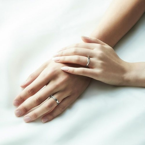 GARNI】Crockery Ring - S / 秘めた輝きを放ちつつ、一線を画す上品さ