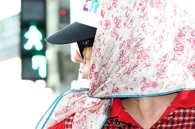歌手G-DRAGON(GD、本名クォン·ジヨン)が空港を騒然とさせた。 帰ってき