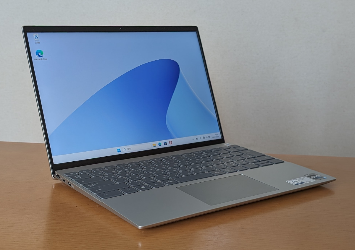 DELL Inspiron 13（5330）レビュー － シンプルで飽きのこないデザイン