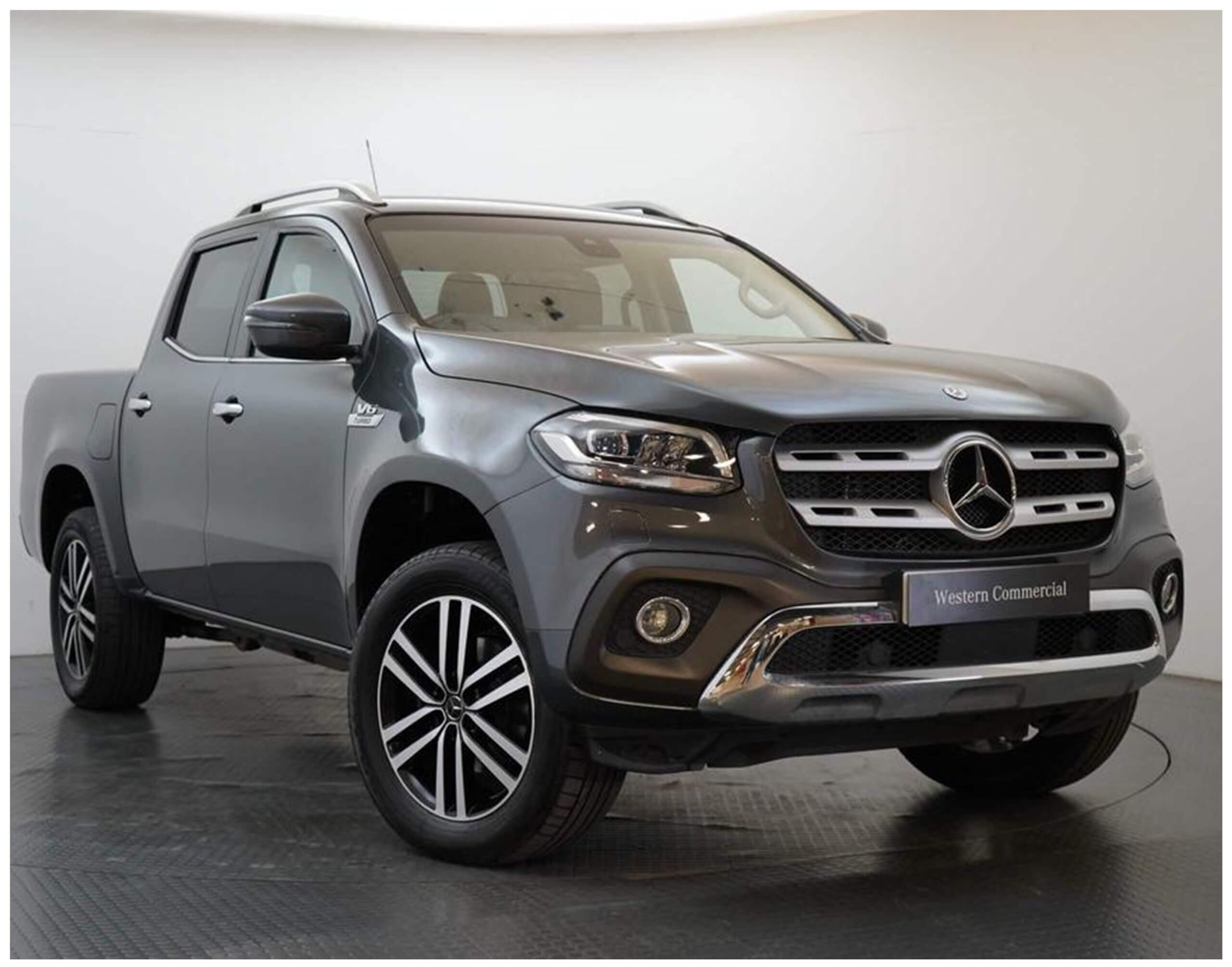 オススメ並行輸入車 ディーラー中古車在庫｜荷台樹脂ライナー付き