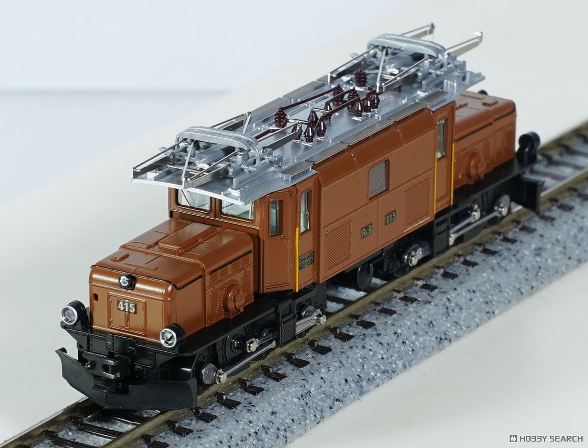 Ge6/6-I ＜レーティッシュ・クロコダイル＞ + アルプスの緑の客車 5両