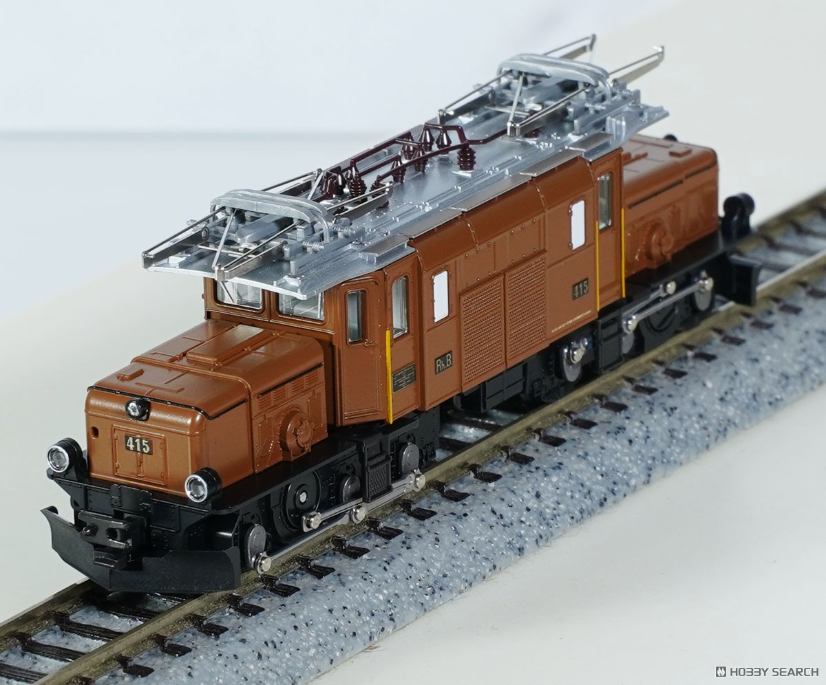 Ge6/6-I ＜レーティッシュ・クロコダイル＞ + アルプスの緑の客車 5両