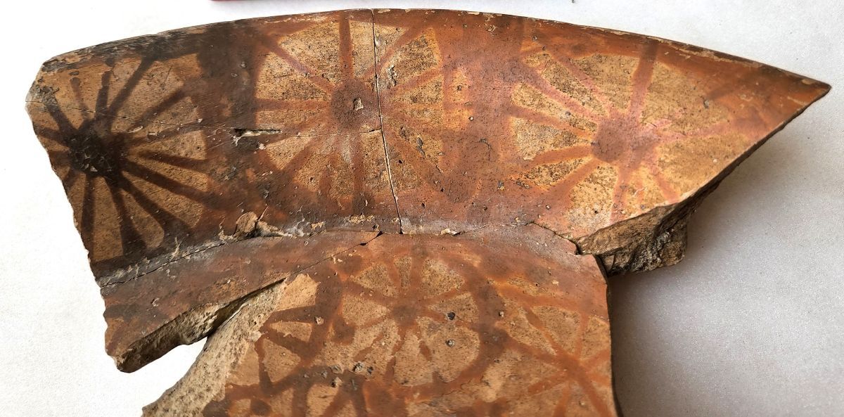 古代の陶器に描かれたデザイン、人類の数学的思考示す最古の証拠か