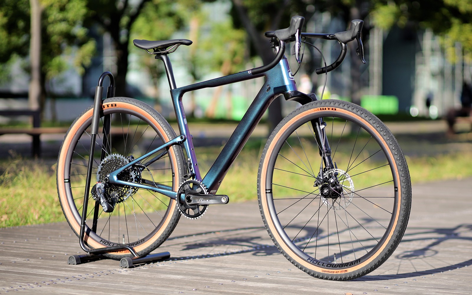 唯一無二のグラベルバイク【Topstone Carbon Lefty 1