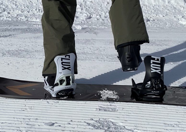 世界に先駆け日本で発売、バートン社『STEP ON®』と『FLUX』の