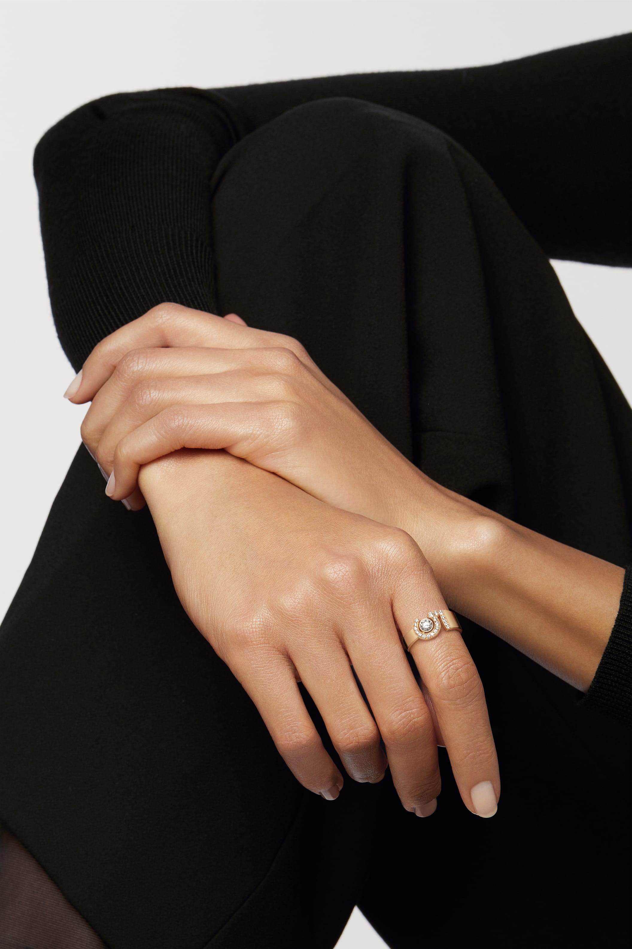 Eternal N°5 Ring BEIGE GOLD & Diamond - J12187 | CHANEL