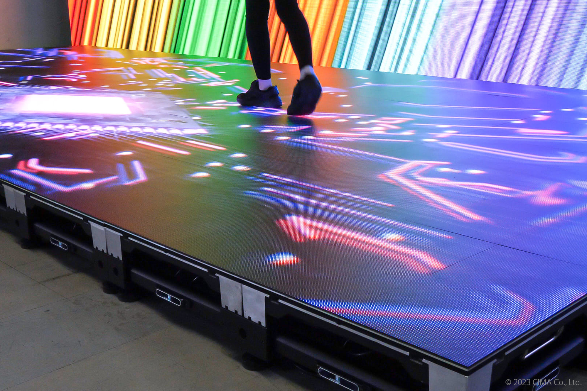 3.9mmフロアLEDディスプレイ | 株式会社シーマ | 映像機器・LED