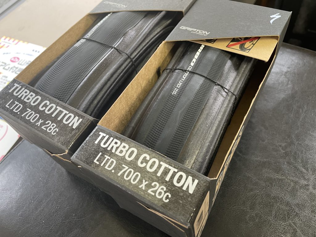 世界選手権を制したTURBO COTTON タイヤに限定BLACK入荷いたしました