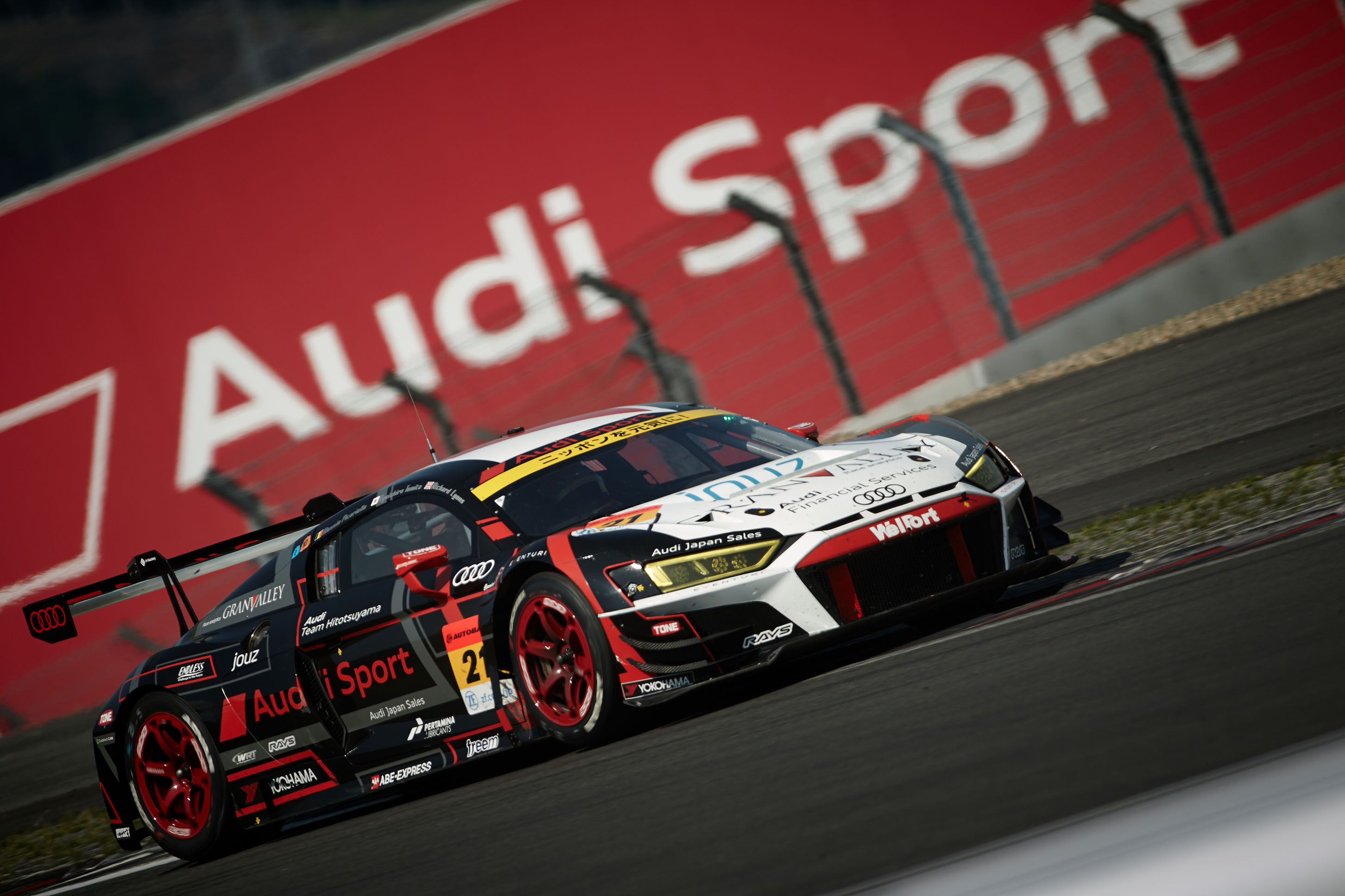 SUPER GT第5戦、Audi R8 LMSが猛暑の中完走を果たす | Audi Japan