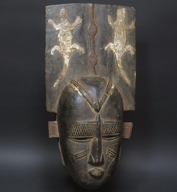 リグビのマスク<アフリカの仮面(木彫り)：アフリカ雑貨アザライ