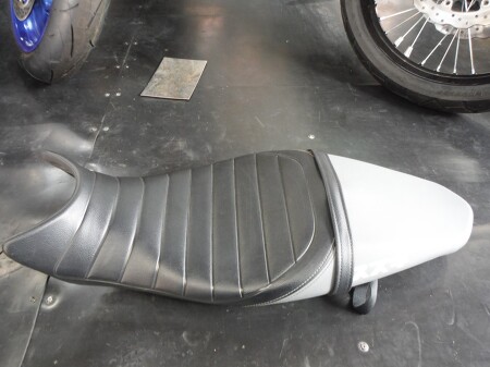 SV650用タックロールシート | 北海道のバイク情報：Bike-man