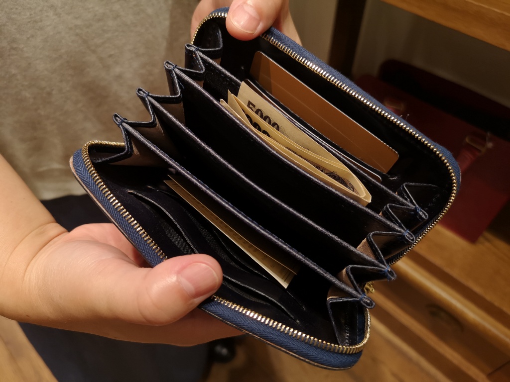 根強い人気を誇る、収納力に優れたグレンロイヤルの万能ジャバラ式財布