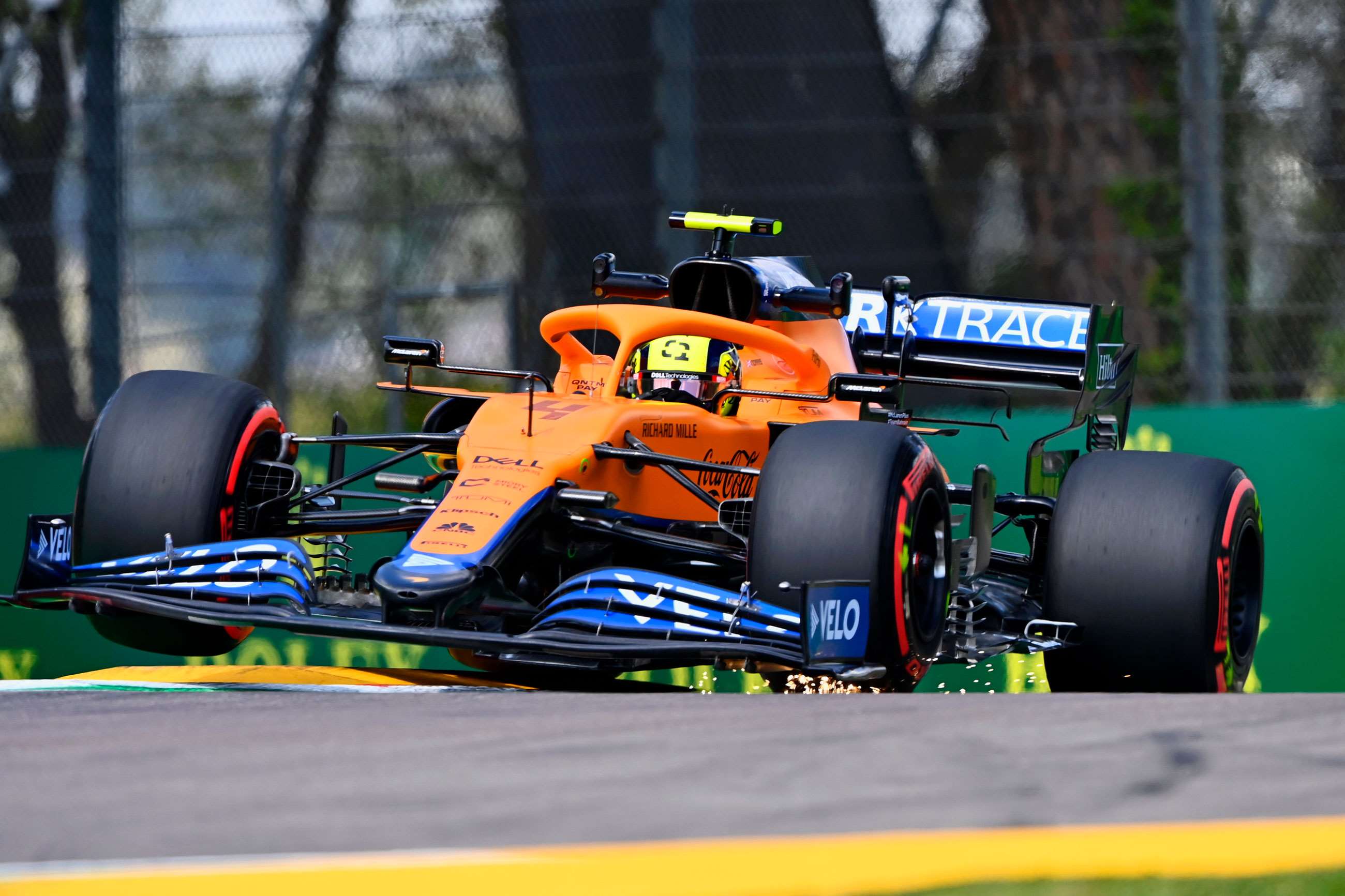 Lando Norris signs new McLaren contract to 2025 | GRR