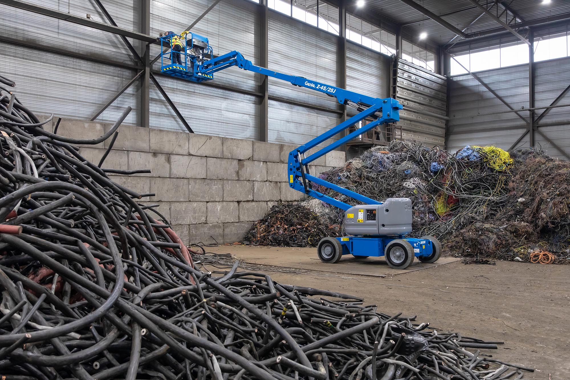 Genie® Z®-45/25J DC Articulated Boom Lift