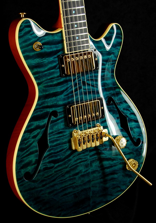 オーダーArc-Hollow（fホールバージョン） · T's Guitars