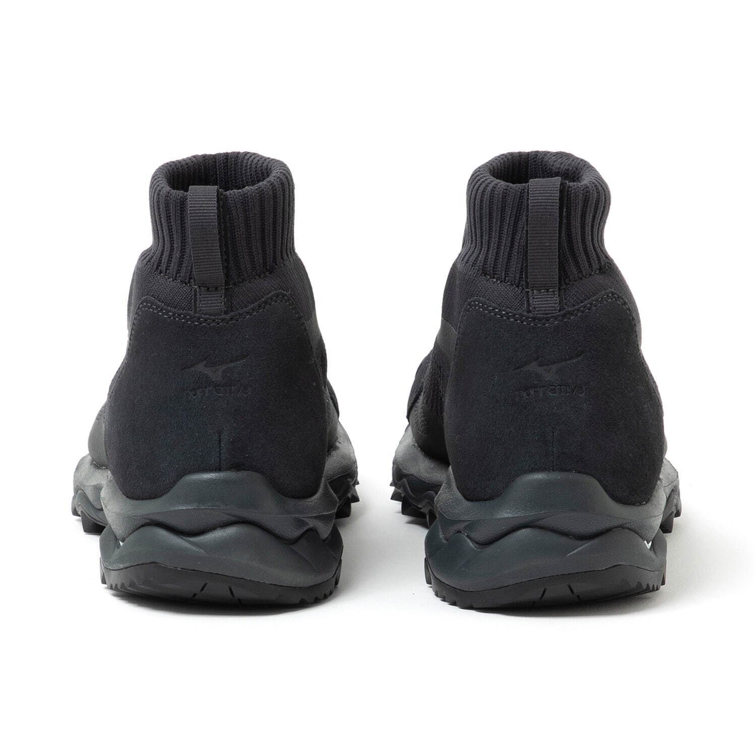 ミズノ×ノンネイティブの“オールブラック”スニーカー、ゴアテックス