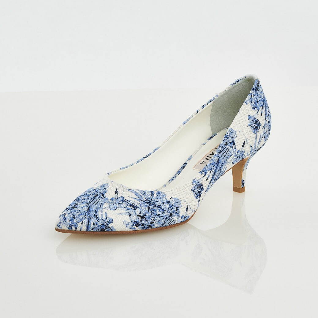 ダイアナ“ゴッホの名画”テーマの24年春夏シューズ＆バッグ、青い