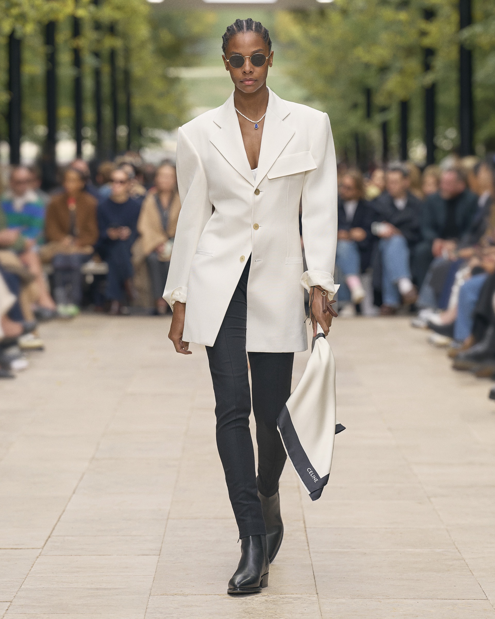 ブランド「CELINE」のコレクション一覧 - FASHIONSNAP