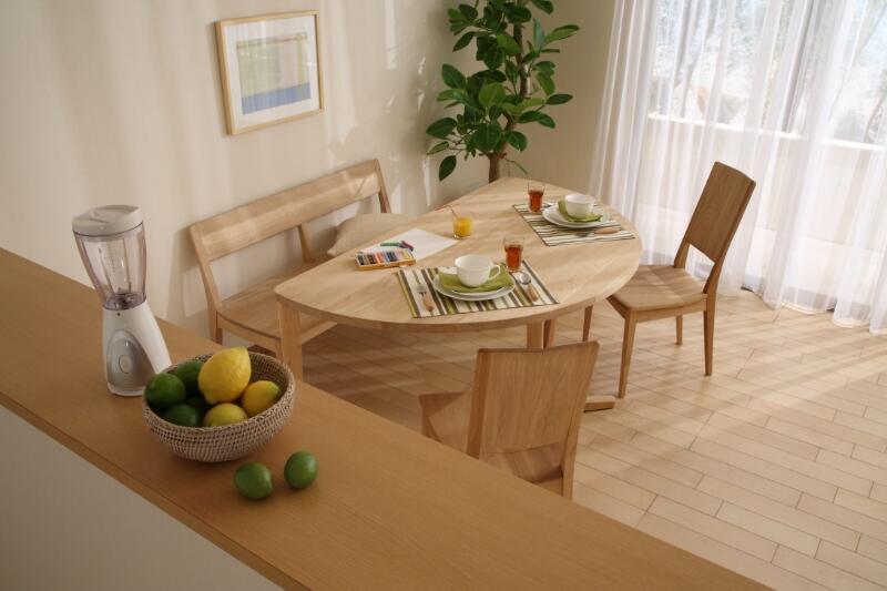 会話がはずむ丸いダイニングテーブル】カリモクおすすめアイテムをご