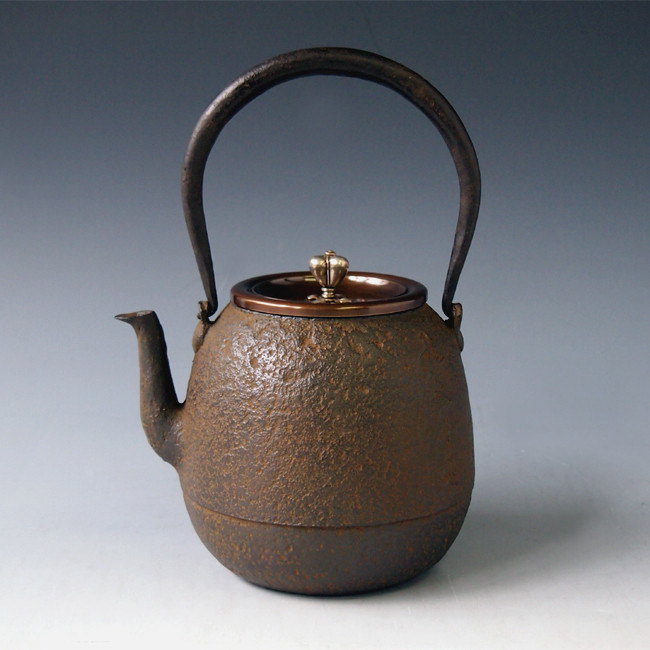 tb148 龍文堂写 棗形鉄瓶 銀摘み 座：銀 鉄壺 約1.4L【日本製・証明書
