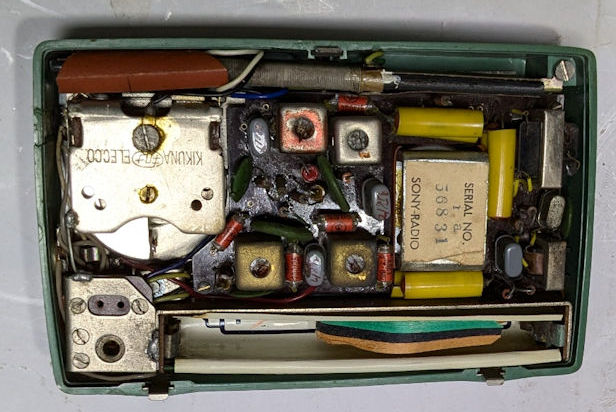 トランジスタラジオ展示室(ポータブル型)