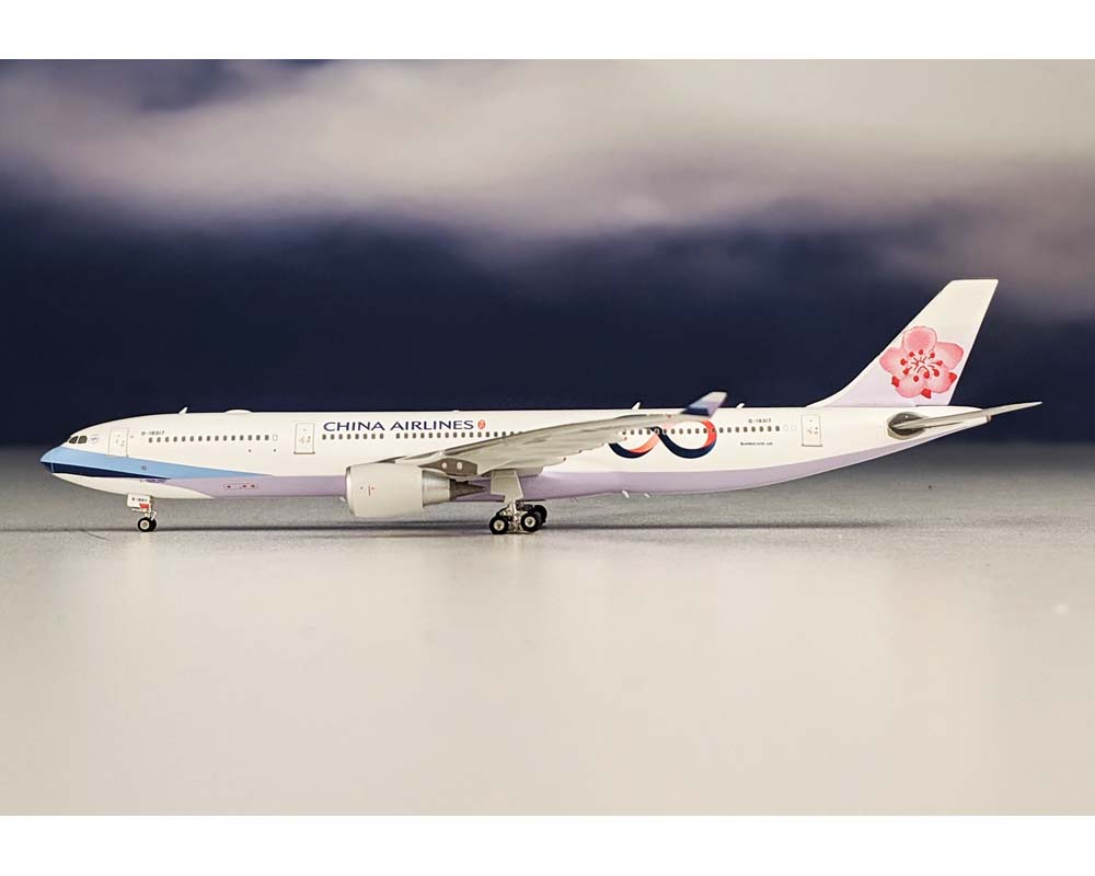 00100lrPORTRAIT_00100_BURST201